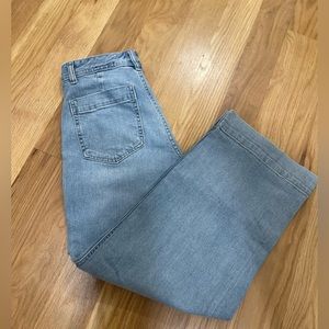 GAP women’s high rise wide leg cropped jeans size 4/27